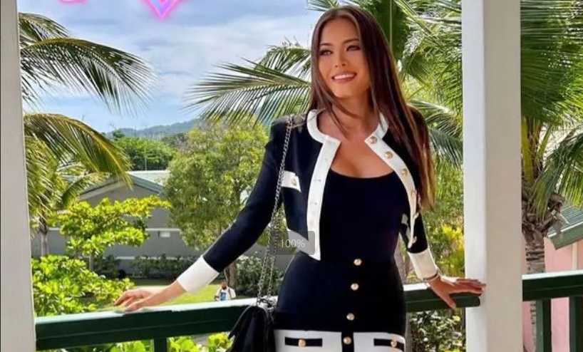 Festive Flair: Amateur Model Lights Up Holiday Celebrations 161